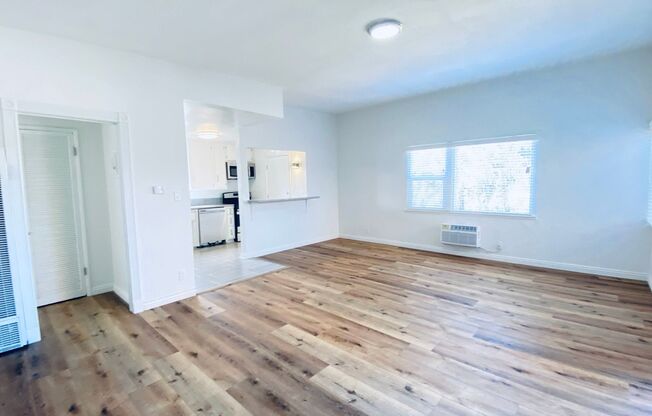 1957 Frank St / 2519 Virginia Ave