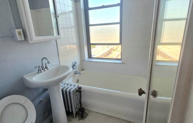 Studio, 1 bath, 280 sqft, $1,250, Unit 802