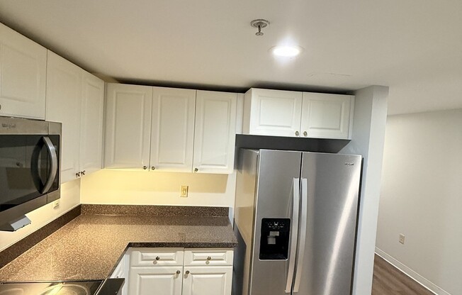 3 beds, 2 baths, 1,295 sqft, $4,900, Unit 612
