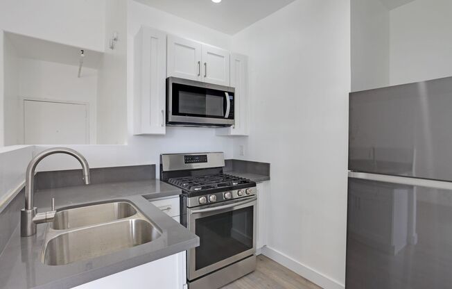 722 S Manhattan Place