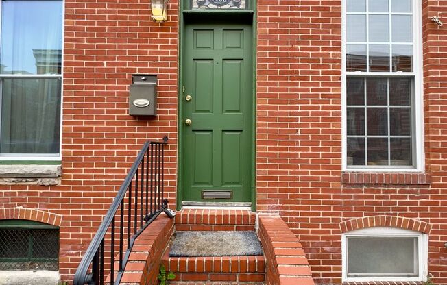 Charming 2 Bedroom/1 Bathroom Townhome with Deck and Parking Pad in South Baltimore!