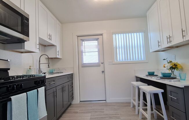 1 bed, 1 bath, $2,400, Unit 1473