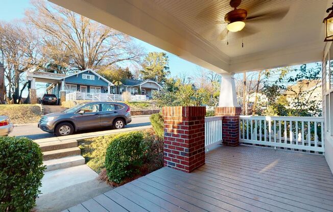 Spacious 4 BR/3.5 BA Craftsman in Wesley Heights w/ Garage