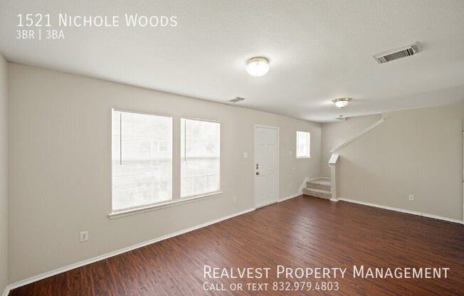 1521 NICHOLE WOODS