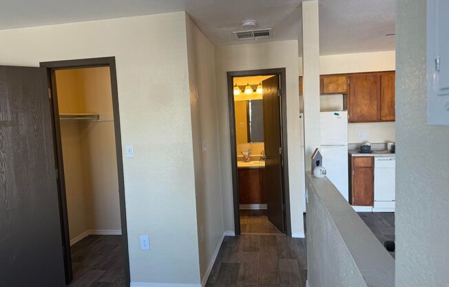 Studio, 1 bath, 406 sqft, $955, Unit 12