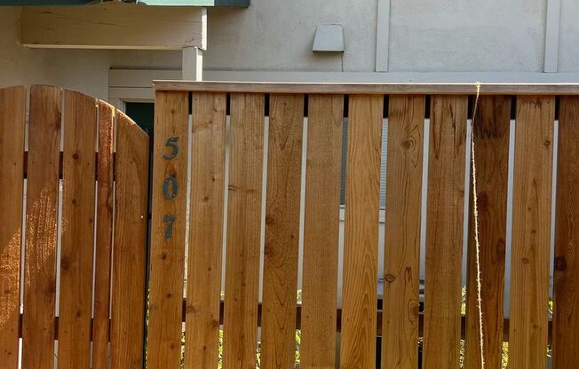 Charming 3-Bedroom Townhome in Desirable Greenhaven/Pocket Area!