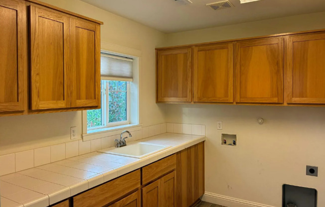 4 beds, 2.5 baths, $3,199
