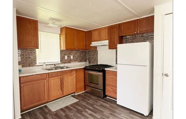 2 beds, 1 bath, 594 sqft, $790, Unit 42A