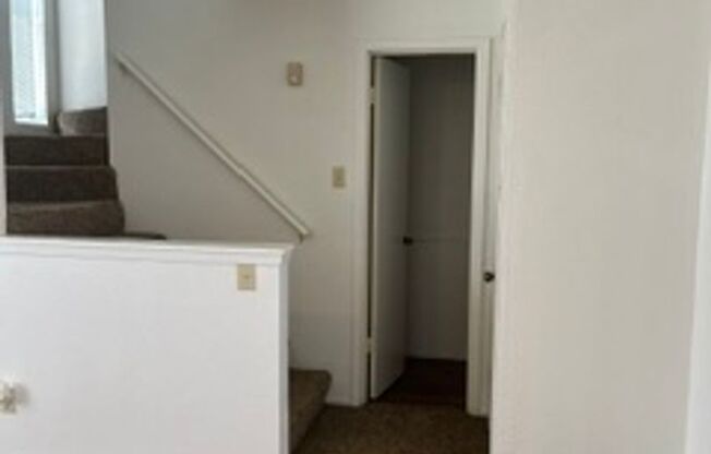 2 beds, 1.5 baths, 1,084 sqft, $915, Unit 0605