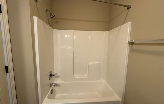 2 beds, 2 baths, 980 sqft, $975, Unit 222