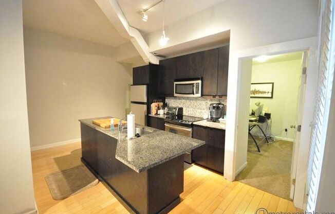 2 beds, 1 bath, $1,850, Unit 842-A