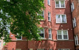 Albany Park - 2 Bed / 1 Bath - In-Unit Laundry