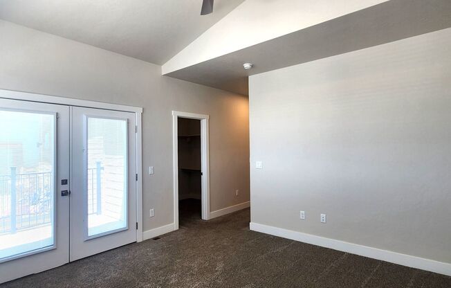 3 beds, 2.5 baths, $2,650, Unit 105