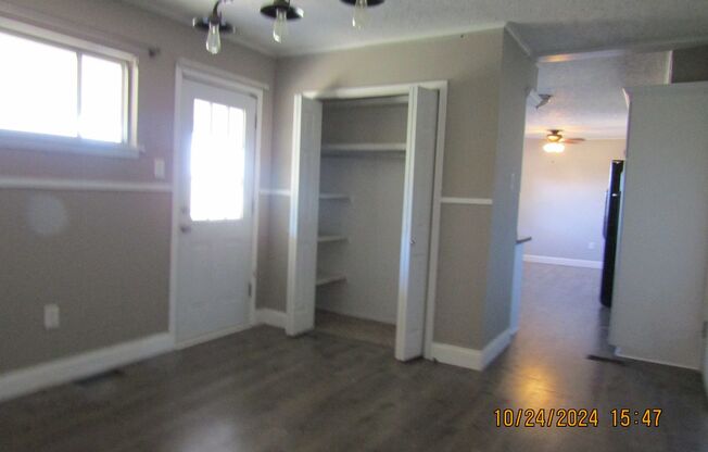 3 beds, 2 baths, $1,350