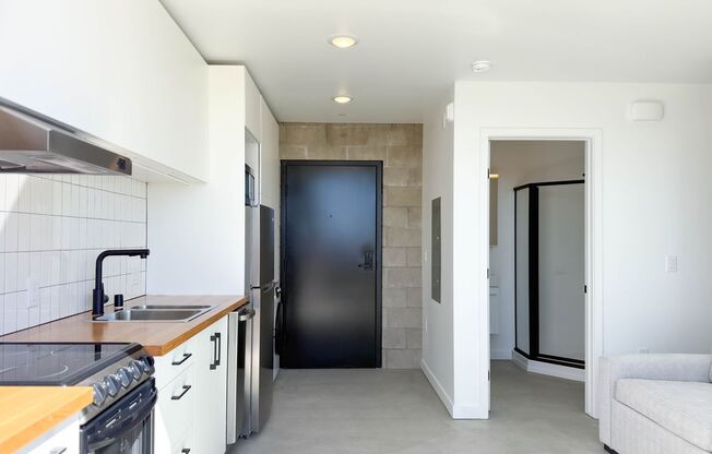 Studio, 1 bath, 285 sqft, $2,120, Unit 202