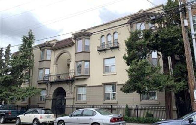 Welcome to Roycroft! A beautiful turn of the century property in Capitol Hill! First month free!