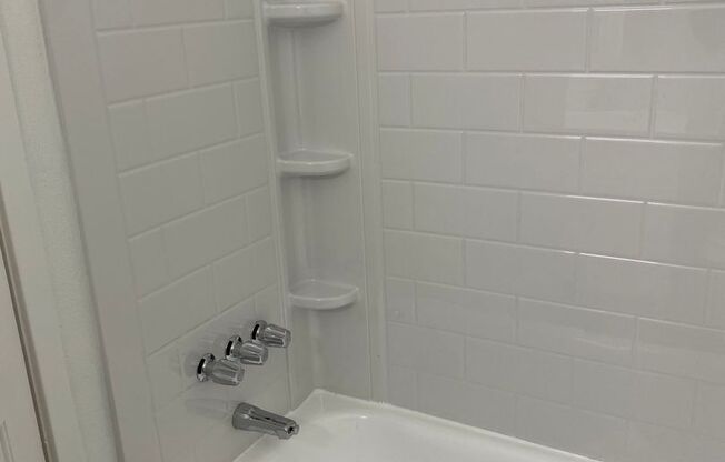 2 beds, 1.5 baths, 980 sqft, $1,200, Unit 6802-2