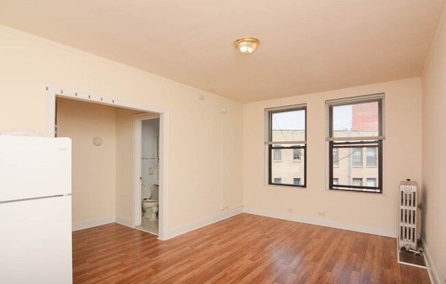 3335 Diversey
