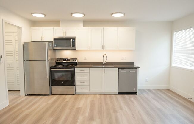 1 bed, 1 bath, 560 sqft, $1,725, Unit 54-4