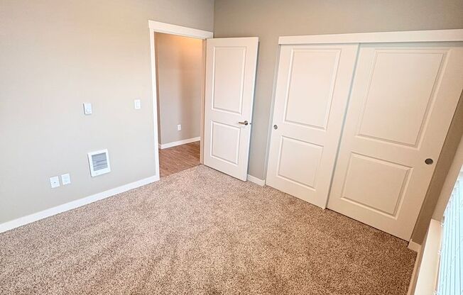 3 beds, 2 baths, 1,190 sqft, $2,395, Unit 208