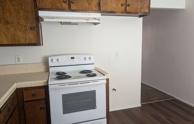 2 beds, 1 bath, $1,200, Unit A