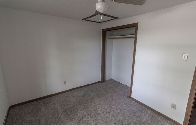 3 beds, 1 bath, $1,295, Unit B