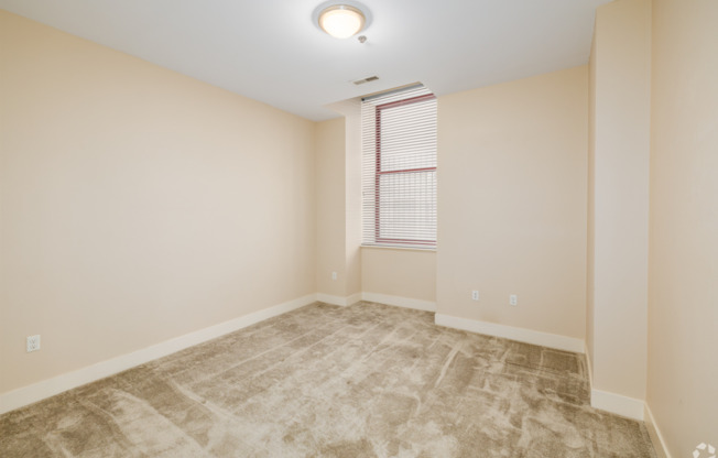 2 beds, 2 baths, 1,295 sqft, $1,990, Unit L20