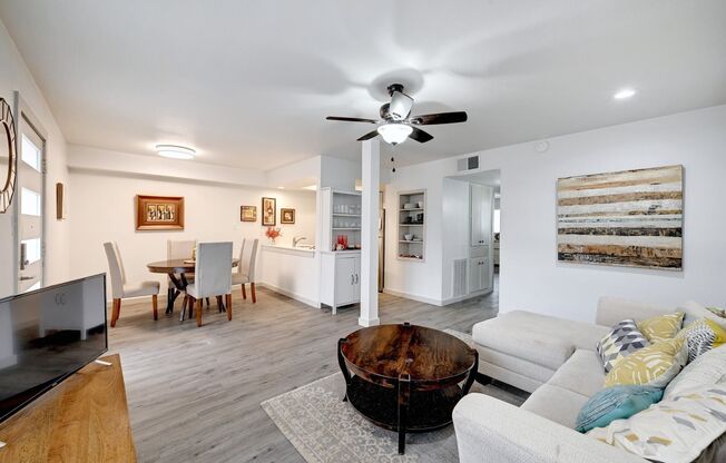 2 beds, 1 bath, 860 sqft, $1,749, Unit 105