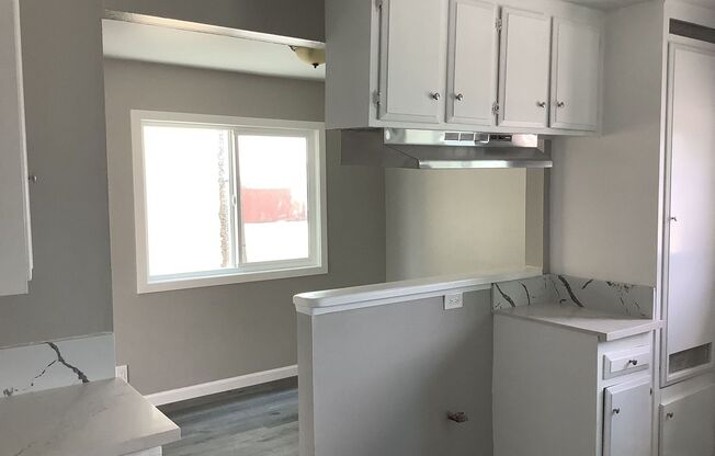 5712-18/S Priory St.