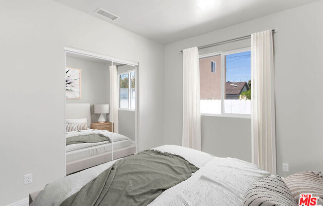1509 W 50 ST