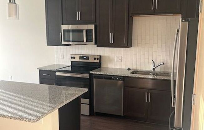 1 bed, 1 bath, 759 sqft, $1,615, Unit Unit 212