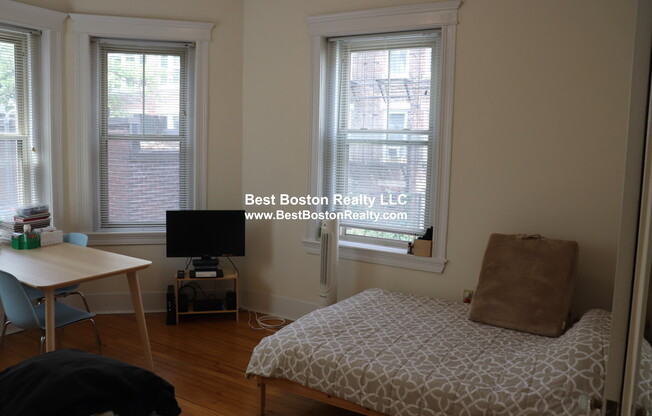 89 Trowbridge St.