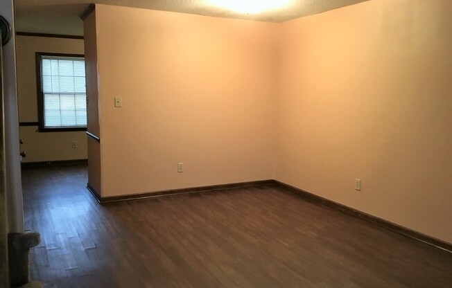 2 beds, 1.5 baths, $1,195, Unit Unit F