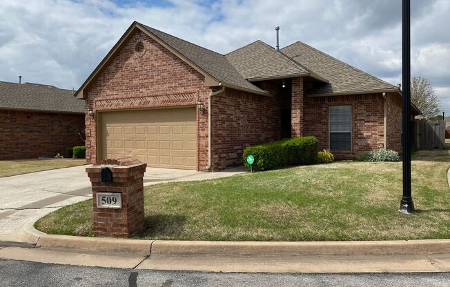 3 Bed 2 Bath 2 Car Garage In Moore & In Gated Community!!!!