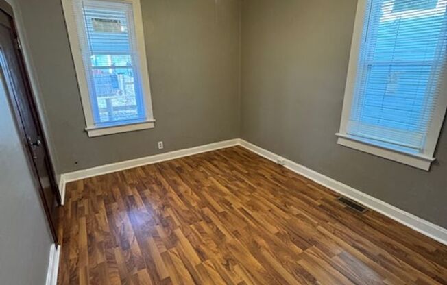 2 beds, 1 bath, $995