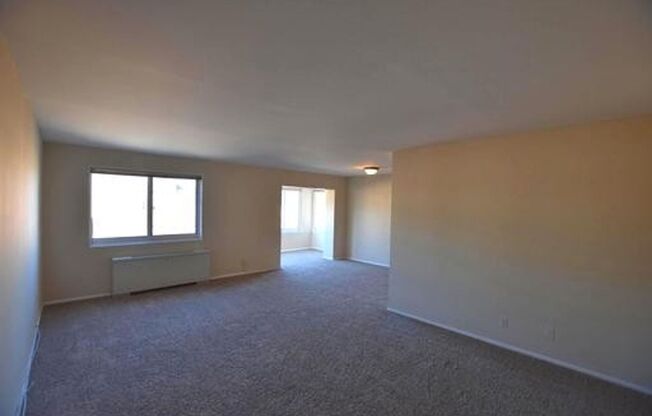 SUNNY & SPACIOUS 2 BR CONDO IS AVAILABLE IN COLLEGE PARK WALKING DISTANCE TO UMD