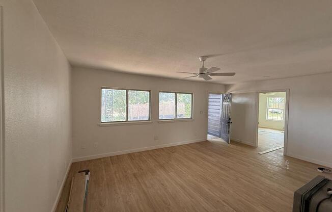 2325 E UN BOWER RD