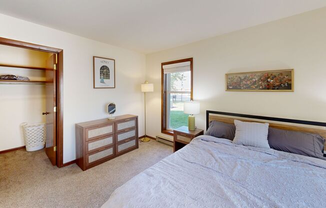 2 beds, 1 bath, 950 sqft, $2,200, Unit 7709CA
