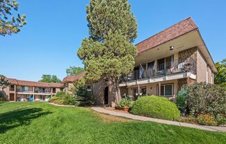 Bright & Inviting 2 Bedroom Condo in Denver