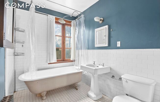111 N 8 ST