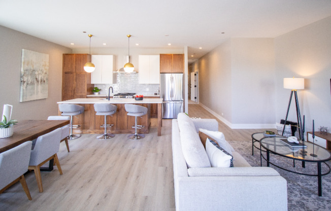 551 E 47 ST