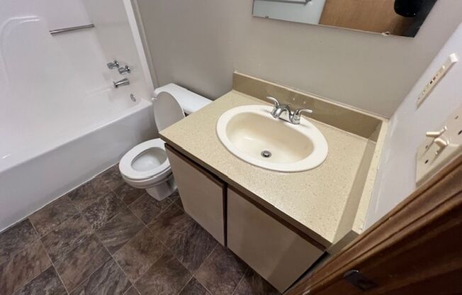 1 bed, 1 bath, 575 sqft, $700, Unit 407