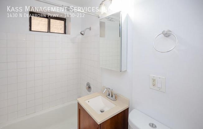 1430 N DEARBORN PKWY