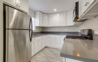 3 beds, 1 bath, 972 sqft, $2,820, Unit SW_J