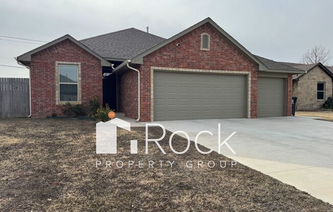 Beautiful 3 Bedroom Home with Study in Westmoore Area of OKC