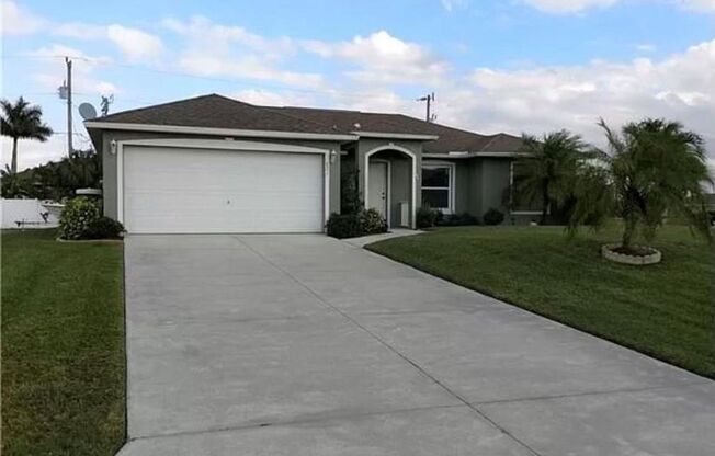 Prime location in NW Cape Coral. Rental single family with 3Bed/2Bath and fenced backyard.