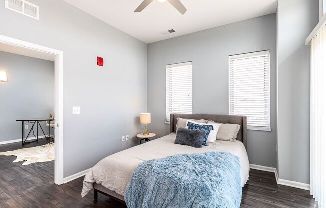 1 bed, 1 bath, 702 sqft, $1,360