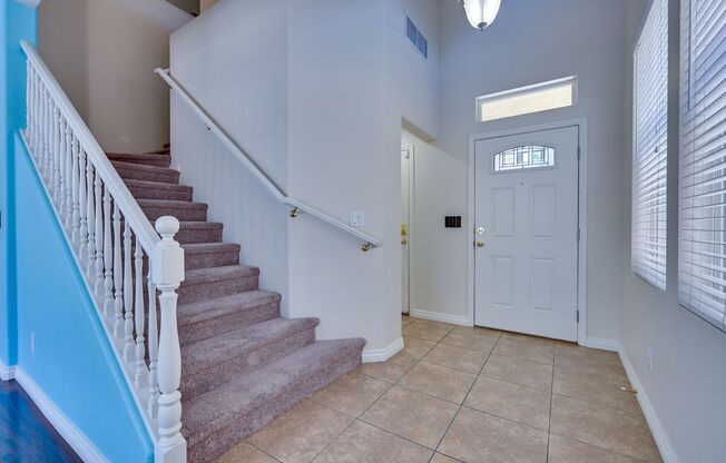 NW 3 bedroom!! Community Pool!! Playground and Park!! All Appliances!! Ceiling Fans through-out!!!