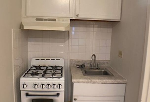 Studio, 1 bath, 400 sqft, $1,050, Unit 5