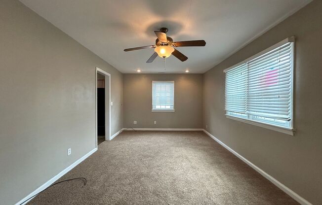 2 beds, 1 bath, $1,525